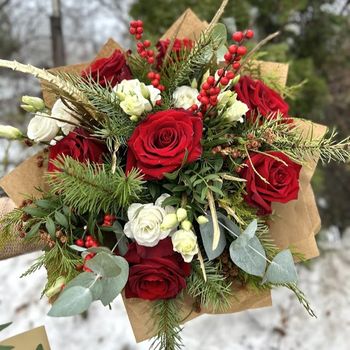 Zlatá vánoční kytice růží