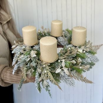 Krémový adventní věnec