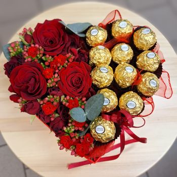 Valentýnský flower box červené srdce s Ferrero Rocher