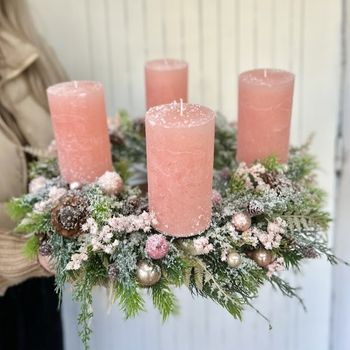 Adventní věnec v lososových barvách - velké svíčky