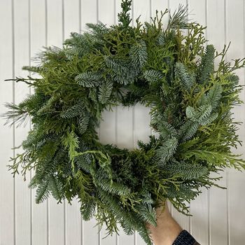 Věnec ze směsi jehličí • 30 cm