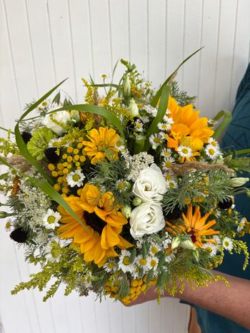 Flowerbox slunečnice s eustomou a lučním kvítím