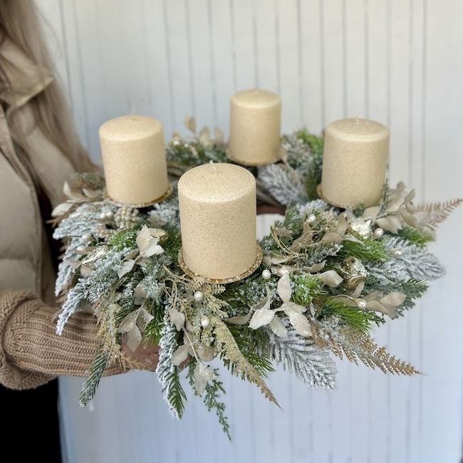 Krémový adventní věnec