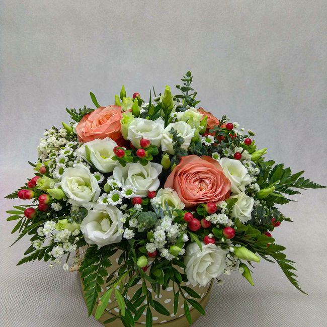 Flower box  s meruňkovou růží a bílou eustomou
