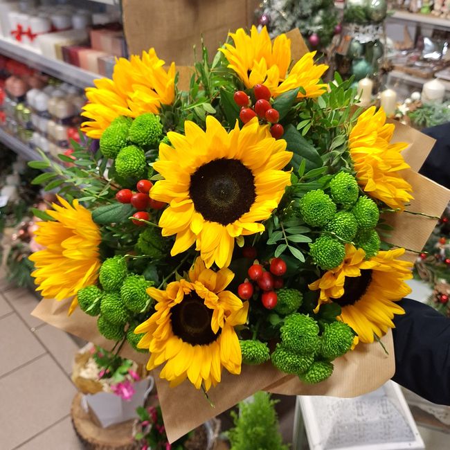 Kytice letní se slunečnicemi a třezalkou