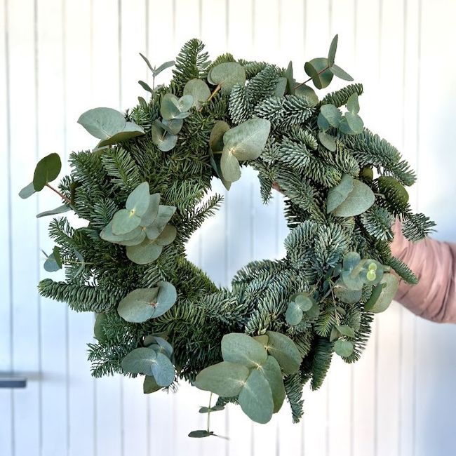 Věnec z jedle Nobilis + eucalyptus • 30 cm