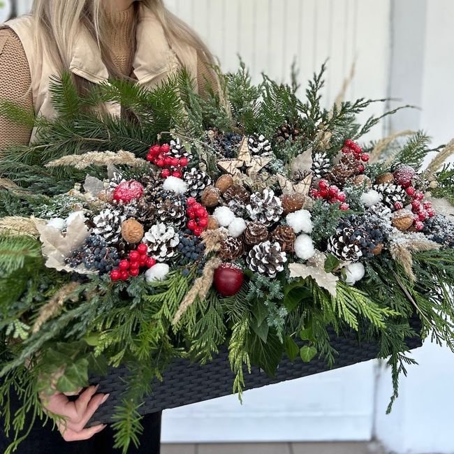 Bílo-červený vánoční truhlík