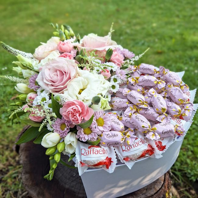 Flowerbox Geisha Raffaelo s růžemi  