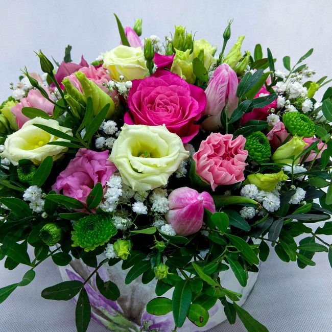 Flower-box s růžovými tulipány