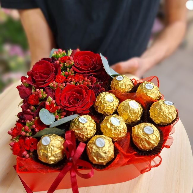 Valentýnský flower box červené srdce s Ferrero Rocher
