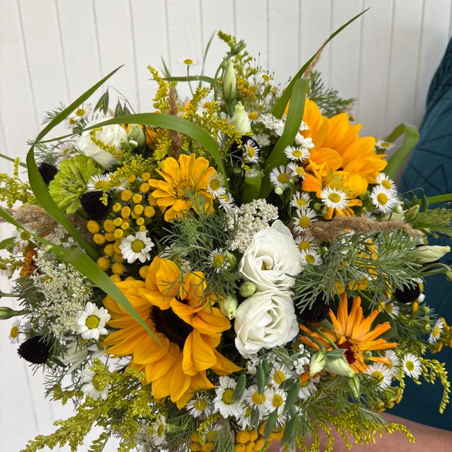 Flowerbox slunečnice s eustomou a lučním kvítím